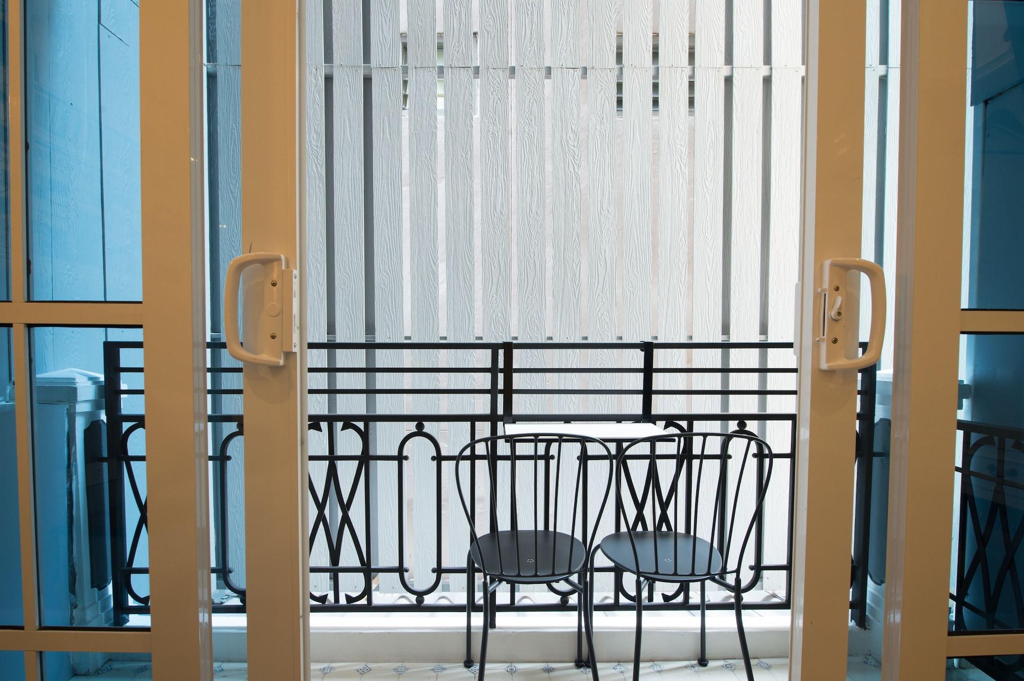 White Ivory Bed And Breakfast Бангкок Экстерьер фото