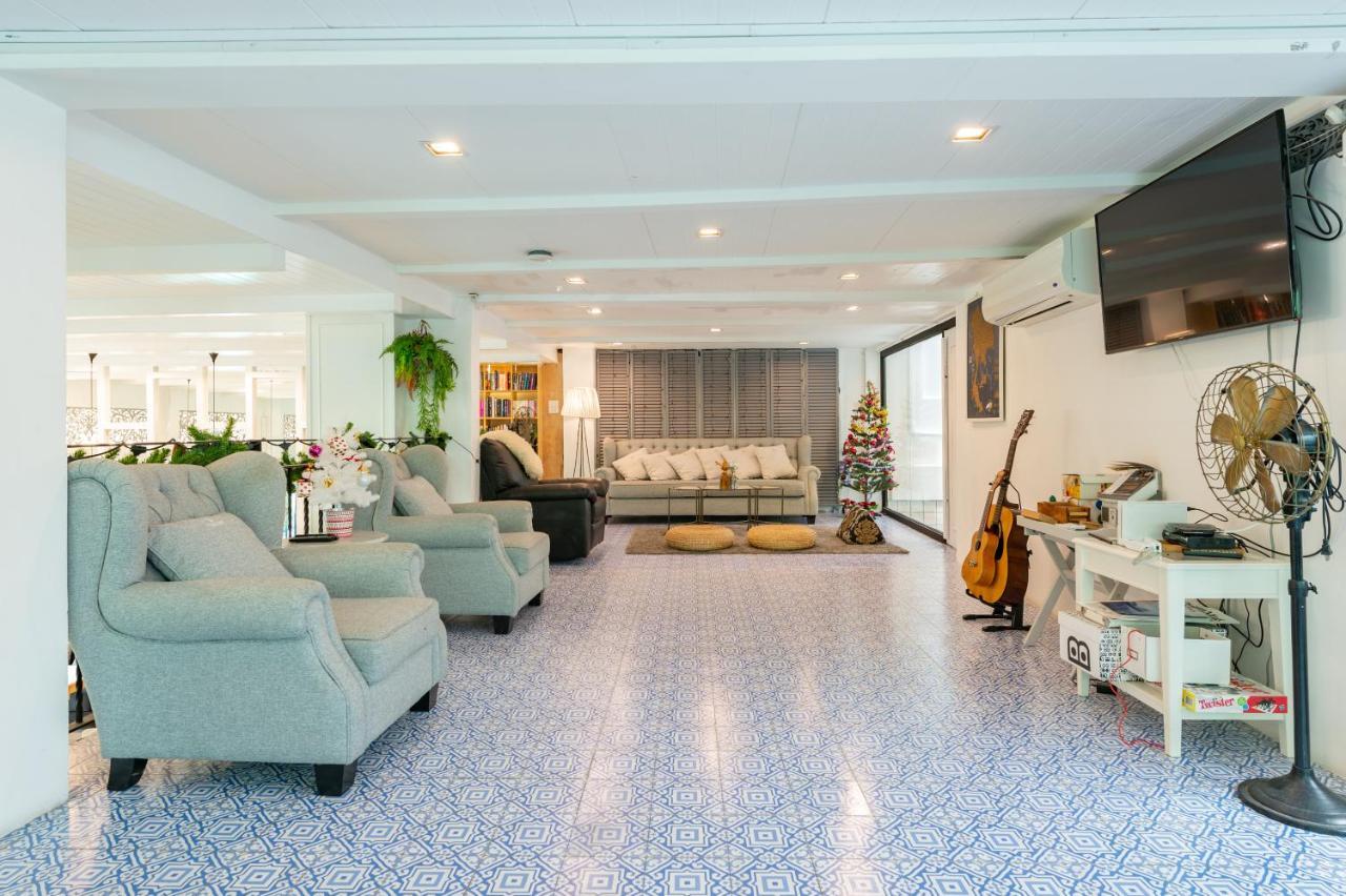 White Ivory Bed And Breakfast Бангкок Экстерьер фото