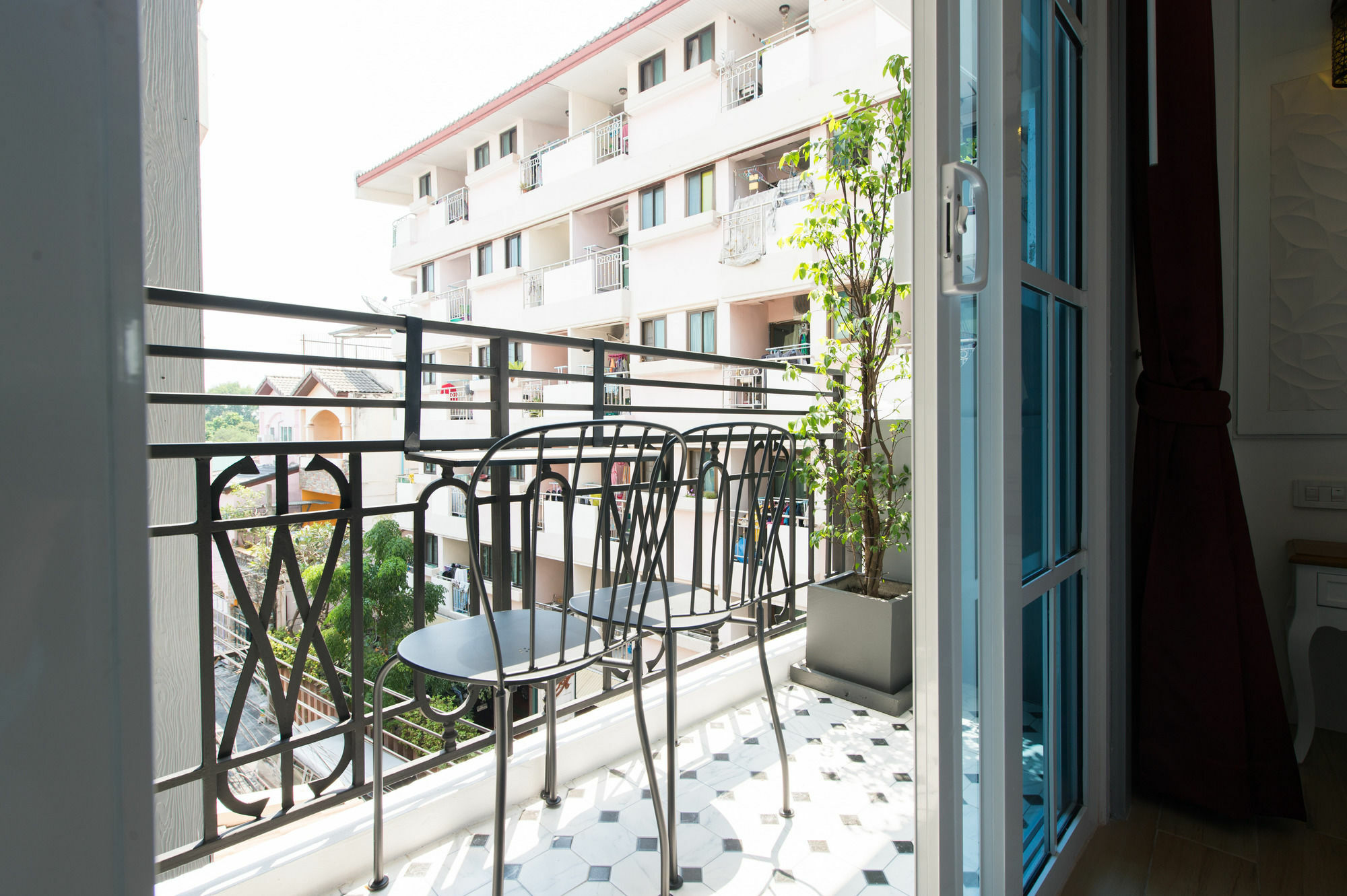 White Ivory Bed And Breakfast Бангкок Экстерьер фото