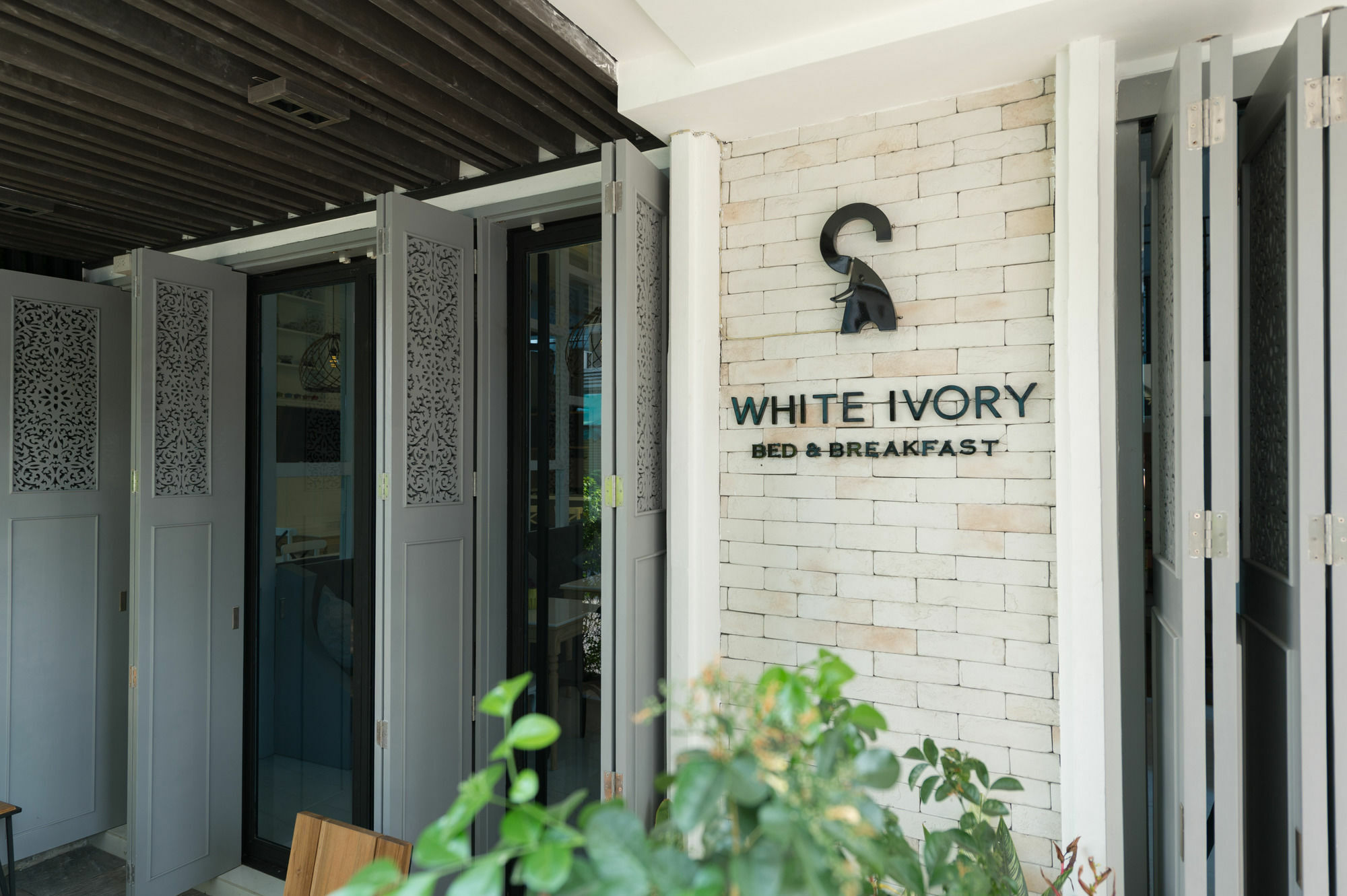 White Ivory Bed And Breakfast Бангкок Экстерьер фото